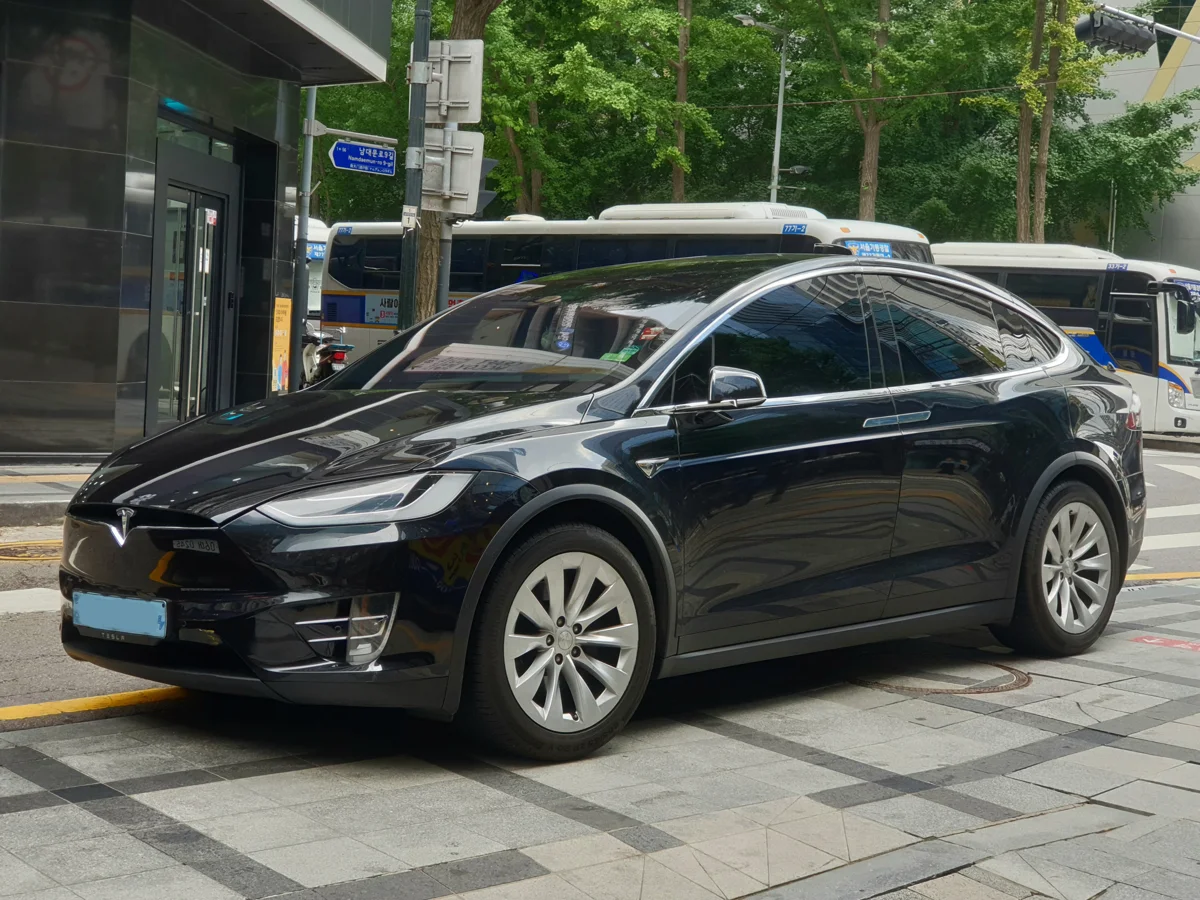 Tesla vehicle or wheel illustrating uae service advice