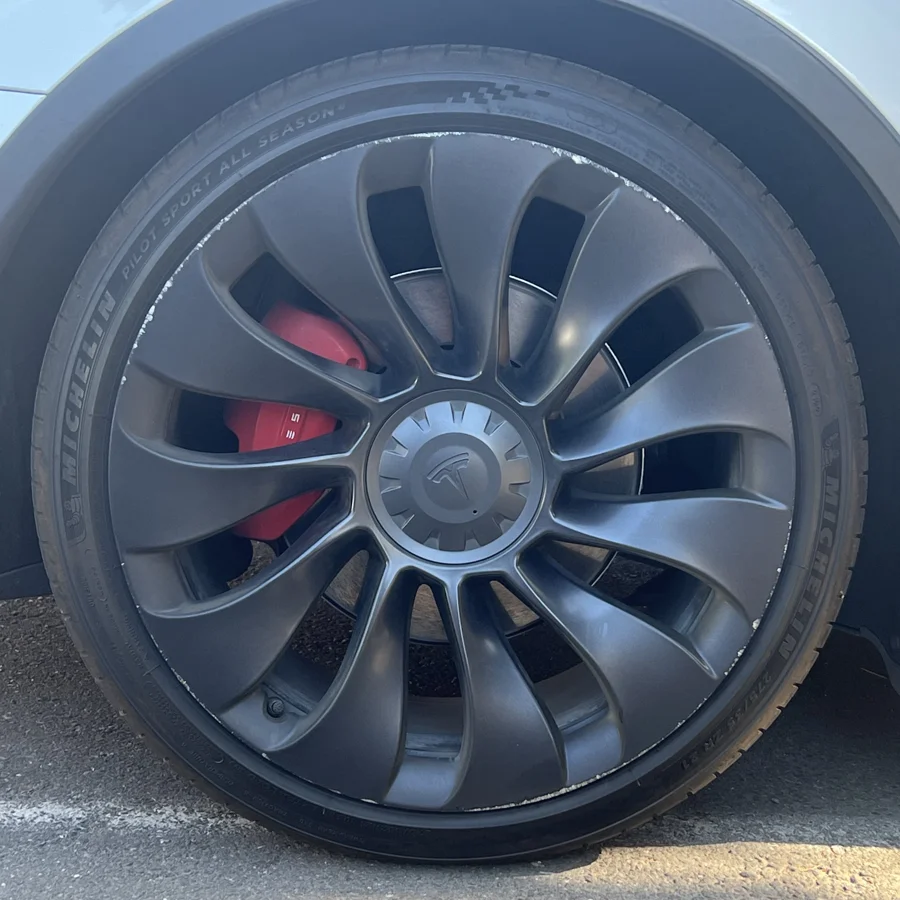 Tesla vehicle or wheel illustrating tyre specification advice